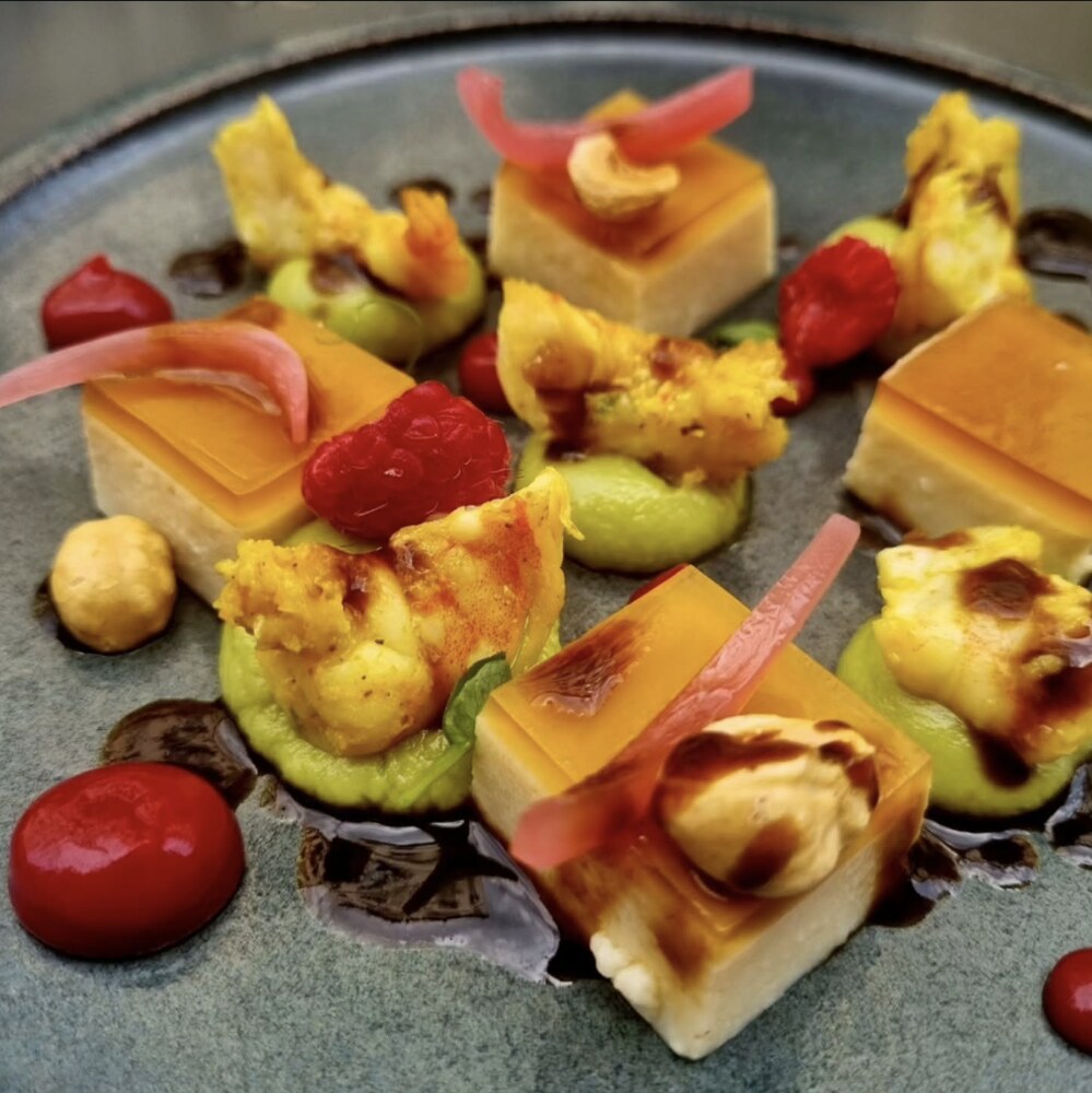 Assiette du marché du Dandelion Café, légumes de saison et crevettes